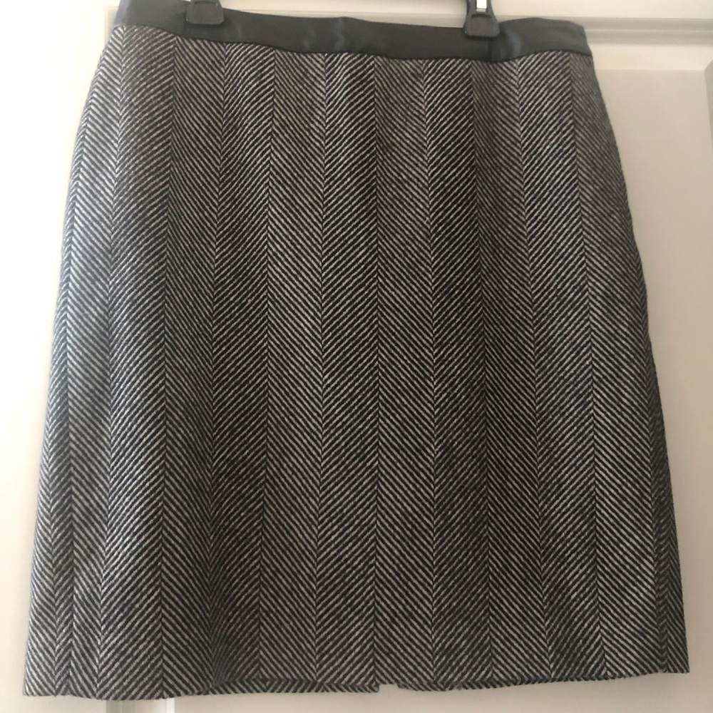 Banana Republic Wool skirt size 2